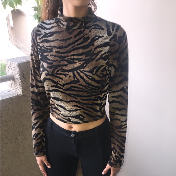 Tiger print Long Sleeve Women’s Crop Top - Picture 2 of 7